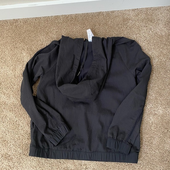 Lululemon 1/2 Zip Pullover, 4 - Picture 4 of 4